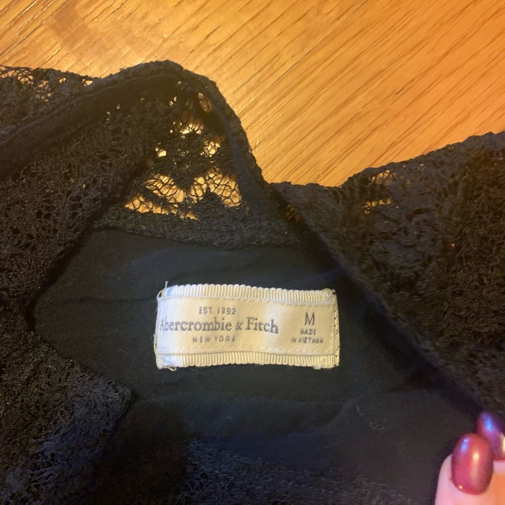 Black lace crop top - Picture 4 of 6